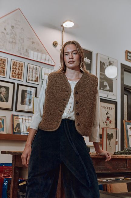 LUCE Shepherd's Vest in Curly Alpaca - Marron Glacé
