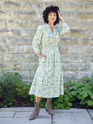 May Langärmliges Kleid mit gerafftem Ausschnitt, Wasserfarben-Blumendruck in Grün und Weiß
