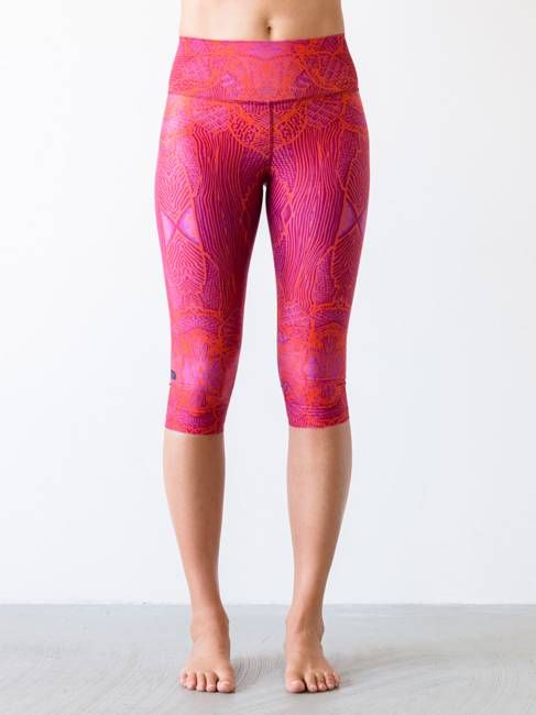 Capris Paradise Birds Red - Hoessee - Lengte over de knie