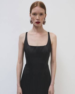 Contour Seamed Dress | Black