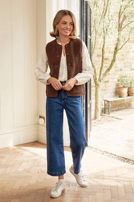 Gilet, Blouse & Jeans