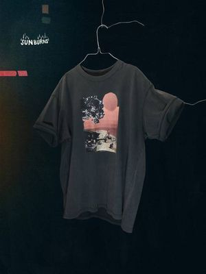 Koffe Sunburns Antracite relaxed fit tee | Nudie Jeans