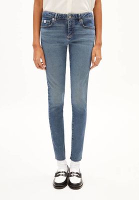 TAYNAA | dark liquid blue