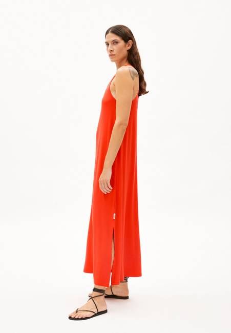 NISAA LITAA| poppy red