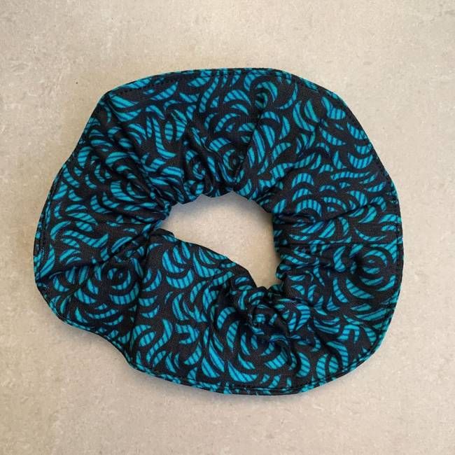 Scrunchie in Blue Roses