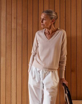 The Fine V - Alabaster