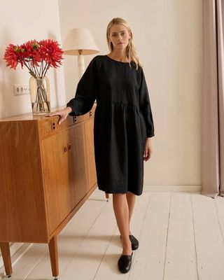 Capri - Linen Dress in Black