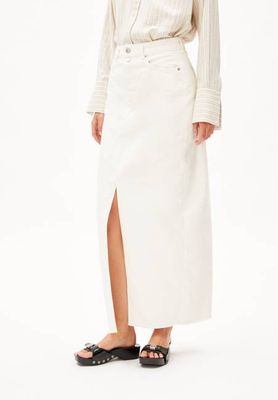 KITAARI DEMI | white