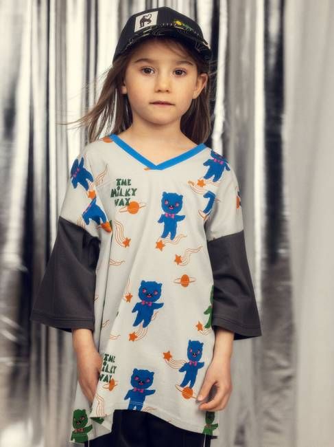 Aliens Print V-neck T-Shirt