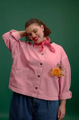 Amarante - Kragenlose Jeansjacke ohne Kragen in pinker Waschung