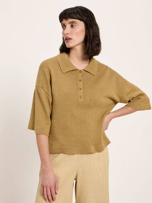 Half-sleeved sweater with polo collar