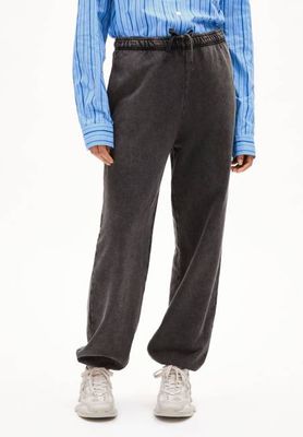 EMISAA GMT DYE | black