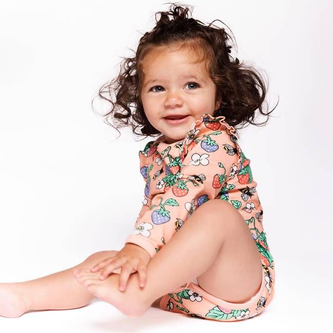 Long-sleeved baby body with strawberries