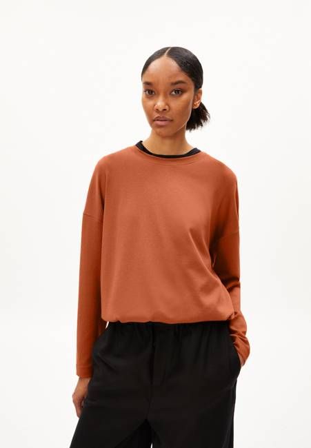MAAILAA| reddish brown