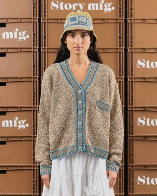 Strickjacke mit Rundhalsausschnitt - Dust