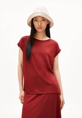 JILAANA T-SHIRT | dark crimson
