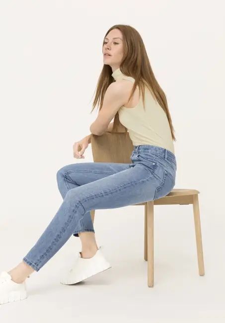 HANNA High Rise Mom jeans made from organic denim