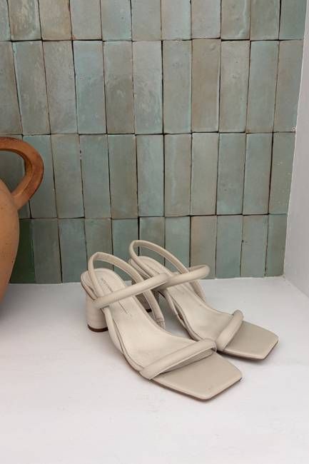 Sample Sale Intentionally Blank Kifton Heel in Cream