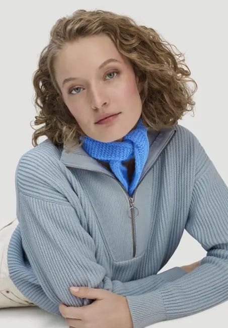 Knitted shawl made of pure alpaca
