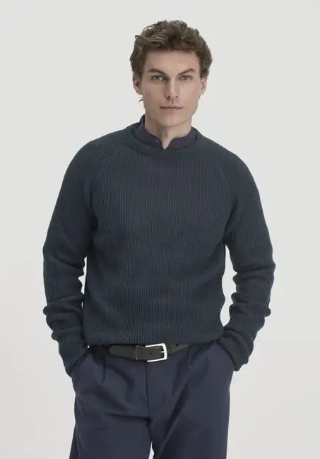 Regular knit sweater made of organic cotton with organic merino wool