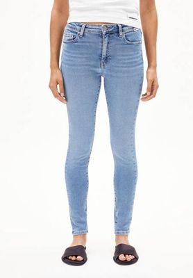 TILLAA MID WAIST SKINNY JEAN | dove