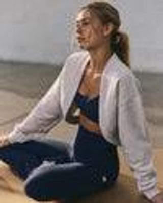 Restore Shrug | Women's Pale Grey Heather Cropped Shrug | Vuori