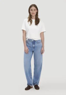 NIVA Tapered Leg Jeans made from pure organic cotton