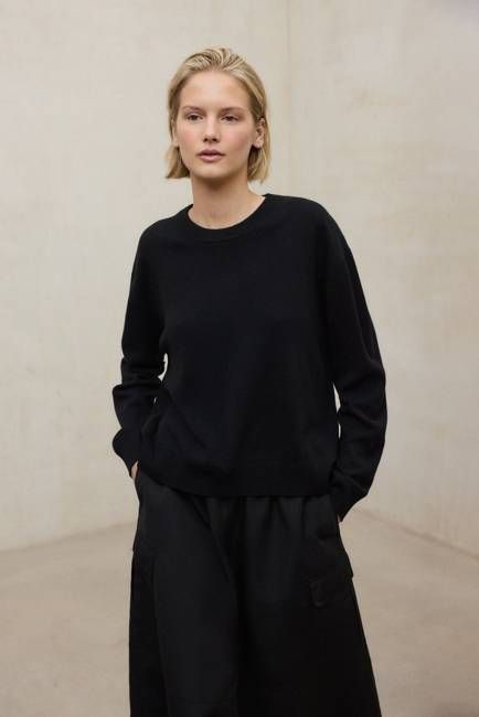 BLACK COSMOS SWEATER