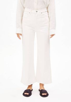 MURLIAA CROPPED| white