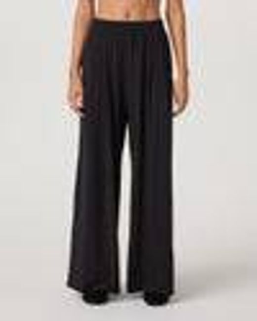 Villa Vibes Wideleg | Women's Black Ultra-Wide Leg Pants | Vuori