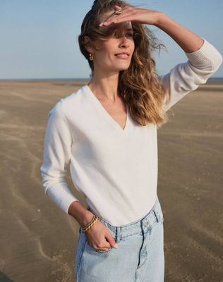 The CLASSIC V - Soft White / Archive Sale