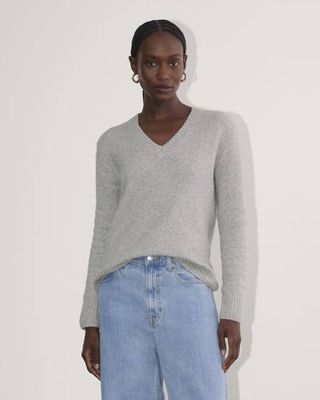 The V-Neck Sweater in Plush Cotton | Heathered Grey