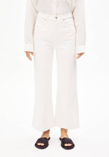 MURLIAA CROPPED | white