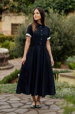 Frida — Kurzärmliges Leinenkleid mit Hemdkragen