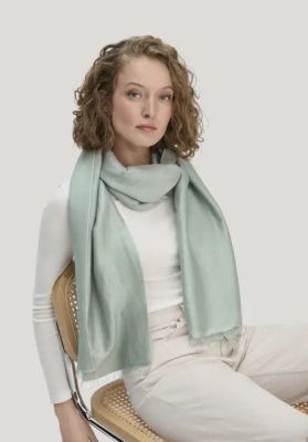 Scarf made of new wool with silk