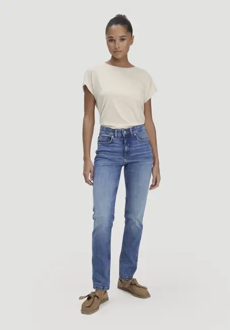 LEA Slim jeans made from organic denim