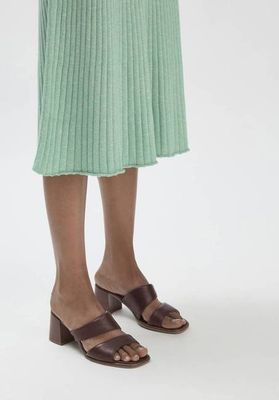 Mules with heel made of chrome-free tanned leather