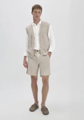 Relaxed shorts made of organic cotton with linen