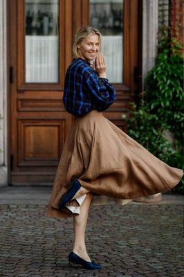 Classic – Full-Circle Twill Linen Midi Skirt