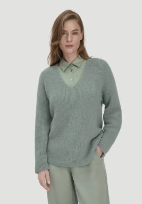 Relaxed knitted sweater made from pure alpaca