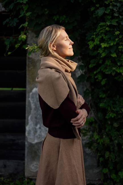 Elaine – Soft Triangular Scarf in Merino Wool