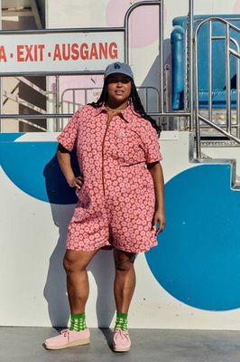 Riley - Playsuit aus Baumwolle in Coastal Flower