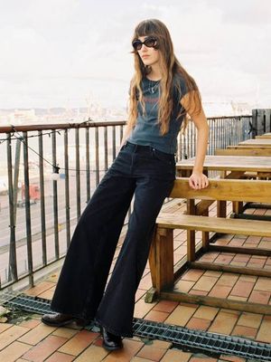 Sonic Sue Friendly Black loose A-line jeans | Nudie Jeans