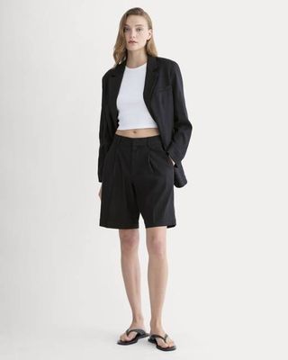 The Pleated Short in Stretch Linen | Black