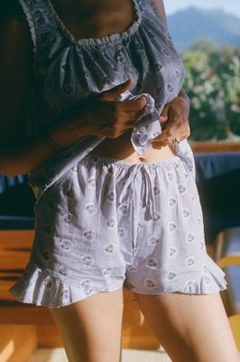 The Nida Short | Cameo Bouquet