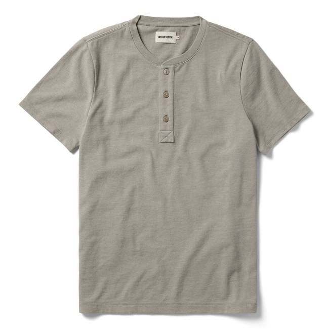 The Short Sleeve Heavy Bag Henley in Fog