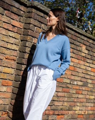 The Relaxed V - Afternoon Blue