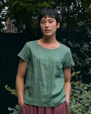 Blouse No.14 Linen T-shirt in Celedon Green
