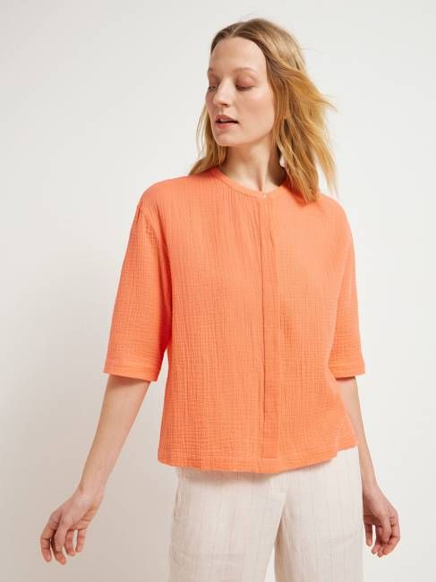 Blouse with structure