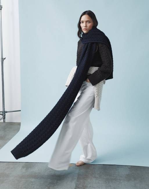 The Border Cable Scarf - Navy